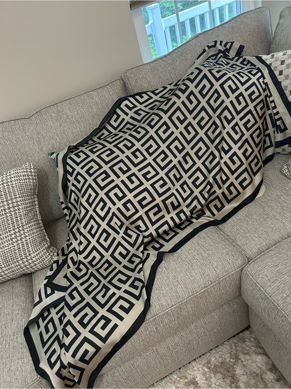 Geometric Black and Cream Throw Blanket - Brand - Picture 1 of 4